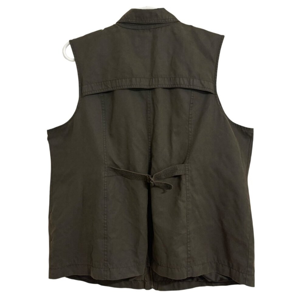 Great Liz Vest! A Little snug for me, so Passing It Along. - Picture 2 of 7